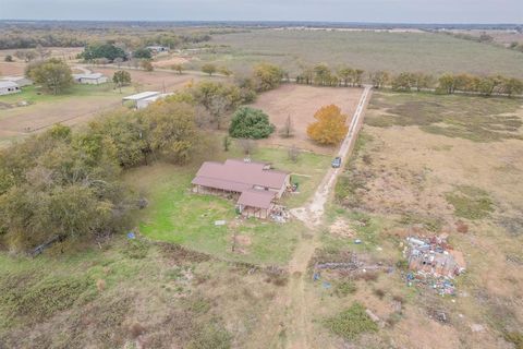 A home in Maypearl