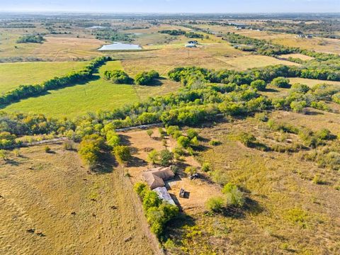 Tiny photo for 211 Whitehouse Road, Ennis, TX 75119 (MLS # 21098450)