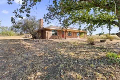Tiny photo for 211 Whitehouse Road, Ennis, TX 75119 (MLS # 21098450)