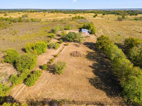 Tiny photo for 211 Whitehouse Road, Ennis, TX 75119 (MLS # 21098450)