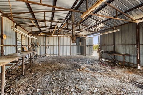 Tiny photo for 211 Whitehouse Road, Ennis, TX 75119 (MLS # 21098450)