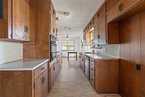 Tiny photo for 211 Whitehouse Road, Ennis, TX 75119 (MLS # 21098450)