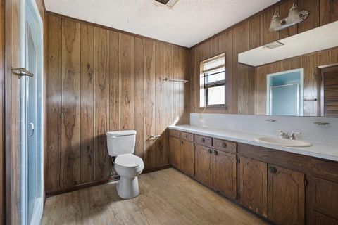 Tiny photo for 211 Whitehouse Road, Ennis, TX 75119 (MLS # 21098450)