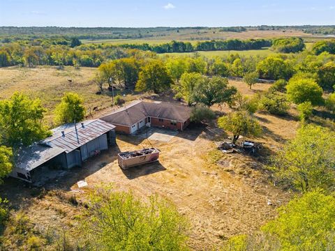 Photo of 211 Whitehouse Road, Ennis, TX 75119 (MLS # 21098450) Photo of 211 Whitehouse Road, Ennis, TX 75119 (MLS # 21098450)