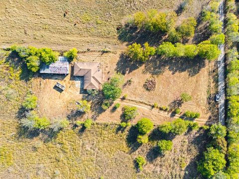 Tiny photo for 211 Whitehouse Road, Ennis, TX 75119 (MLS # 21098450)