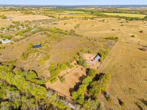 Tiny photo for 211 Whitehouse Road, Ennis, TX 75119 (MLS # 21098450)