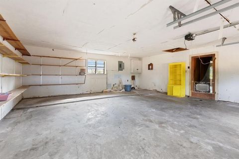 Tiny photo for 211 Whitehouse Road, Ennis, TX 75119 (MLS # 21098450)