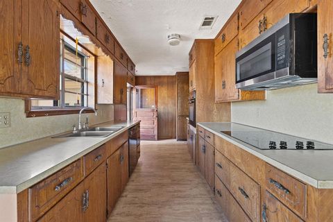 Tiny photo for 211 Whitehouse Road, Ennis, TX 75119 (MLS # 21098450)