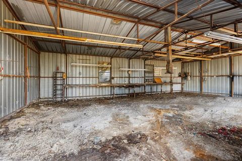 Tiny photo for 211 Whitehouse Road, Ennis, TX 75119 (MLS # 21098450)