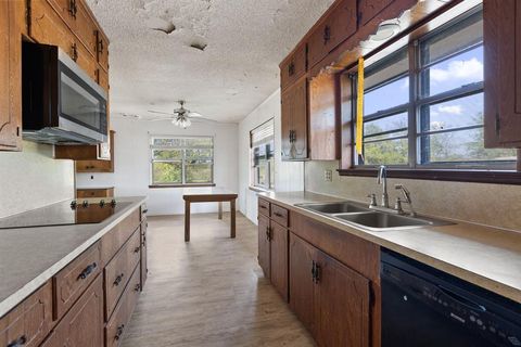 Tiny photo for 211 Whitehouse Road, Ennis, TX 75119 (MLS # 21098450)