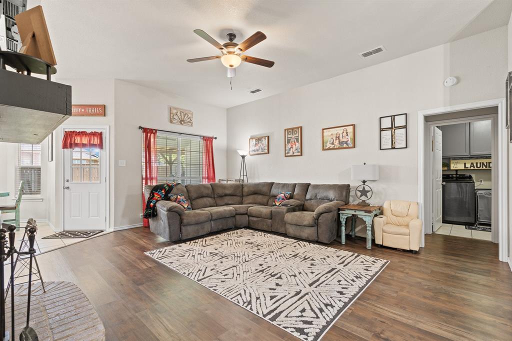 1404 Hyde Park Boulevard