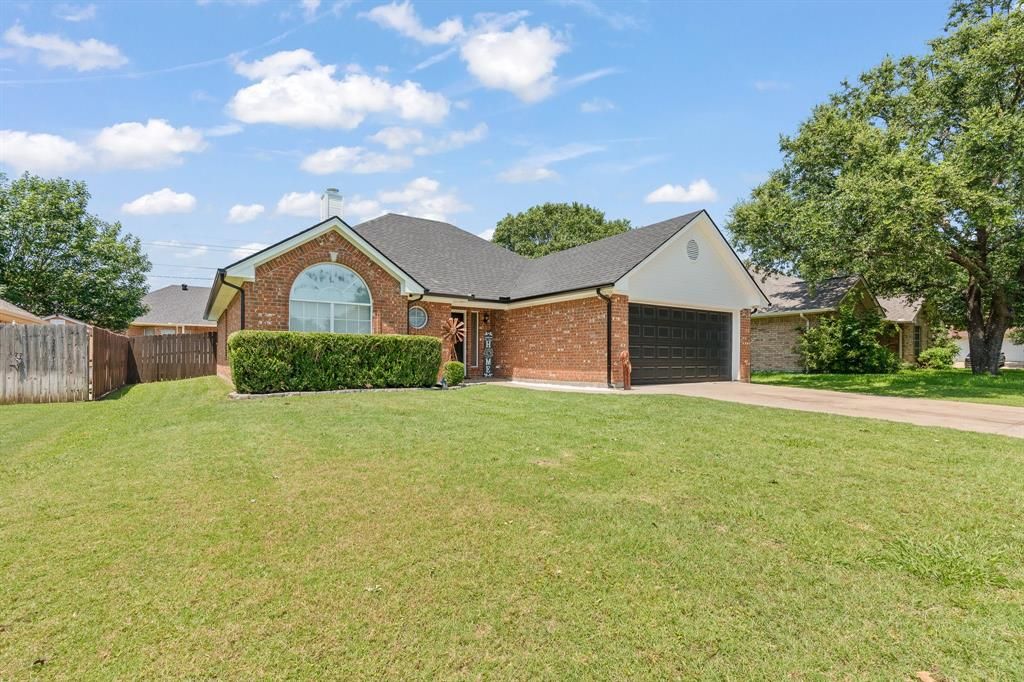 Photo of 1404 Hyde Park Boulevard, Cleburne, TX 76033 (MLS # 21150427)