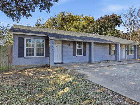 2040 Oakwood Court Arlington TX 76012