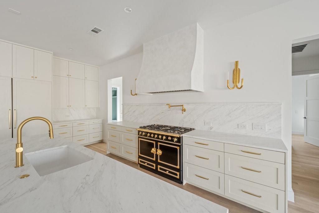 Forest Hills Res - Residential