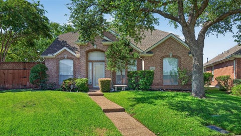 Photo of 120 Stonecreek Drive, Irving, TX 75063 (MLS # 21397347)