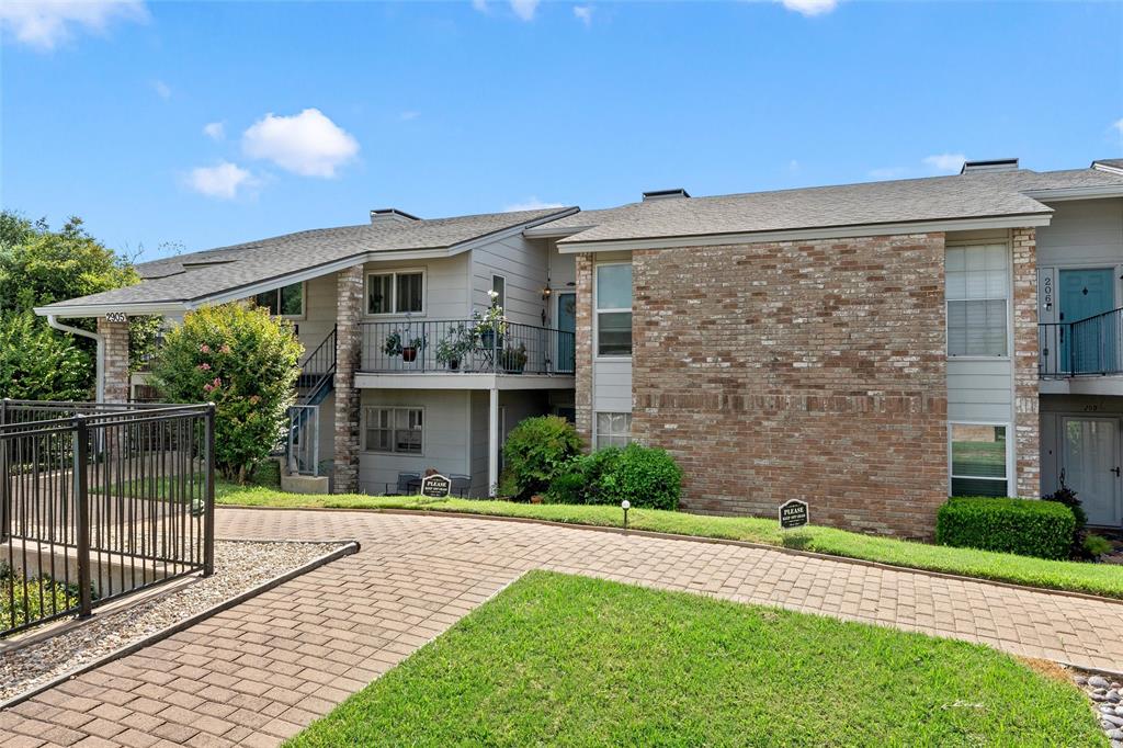 2905 Lake Shore Drive 204