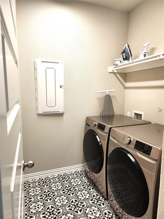 Valencia On The Lake - Residential