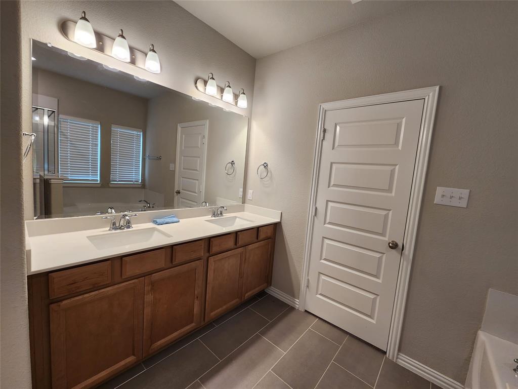 Valencia On The Lake - Residential