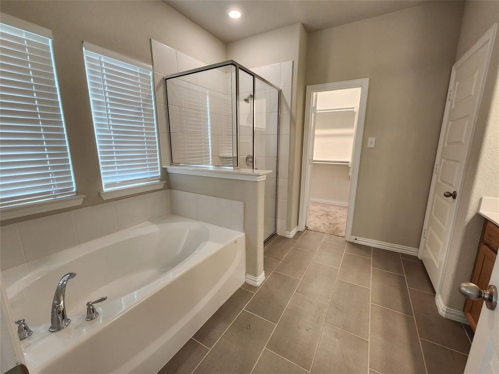 Valencia On The Lake - Residential