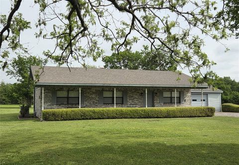 Photo of 1104 W 13th St, Bonham, TX 75418 (MLS # 21241452)