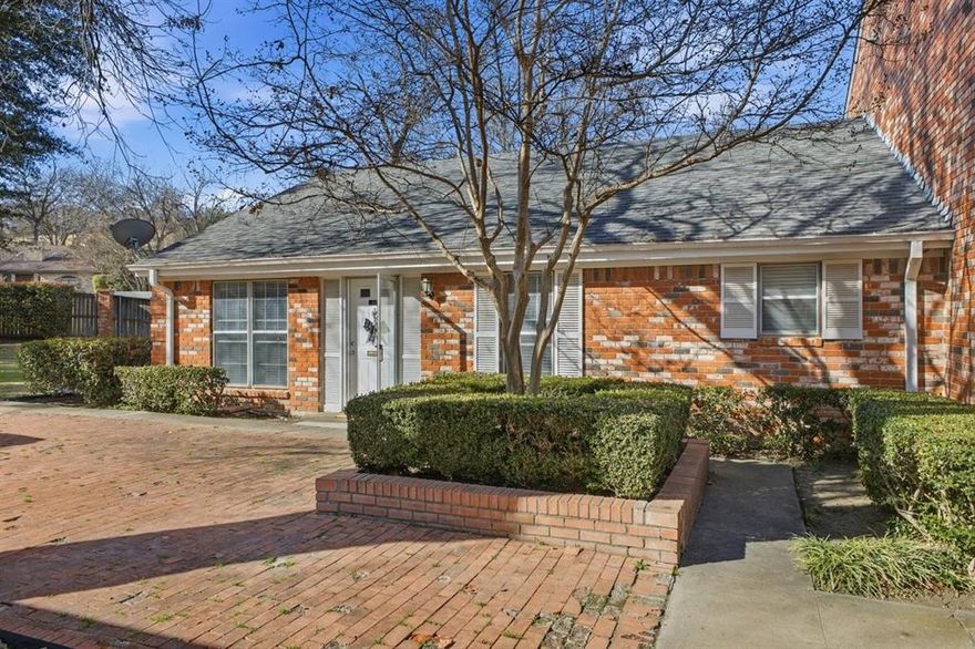 Modern, updated one-story corner condo, with large green space & an enormous amount of privacy, located right on the edge of the luxury town of Westover Hills, in the heart of Fort Worth’s vibrant scene, boasting an unbeatable location. Just minutes from the River District, Shady Oaks Country Club, TCU, Naval Air Station Base, major highways, boutique shopping, the hospital district, zoo, museums, diverse dining, and bustling nightlife. This quiet condo is nestled in the tranquil, tree-lined streets of the gated Indian Creek community, and is a spacious 2-bedroom, 2-bath, 2 living area home featuring an open floor plan, wood-burning fireplace, stainless steel appliances, granite countertops, and a private fenced patio ideal for relaxing or hosting summer gatherings. The community hosts social gatherings throughout the year and includes a community pool and tennis courts! If you're looking for the perfect, quiet community to call home, you NEED to tour 907 Roaring Springs!