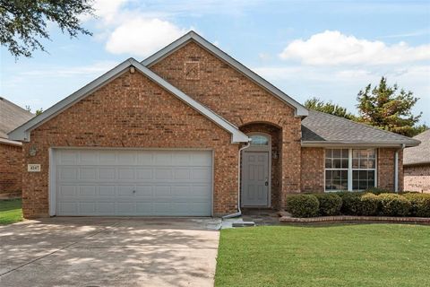 4247 Fall Creek Drive Grand Prairie TX 75052
