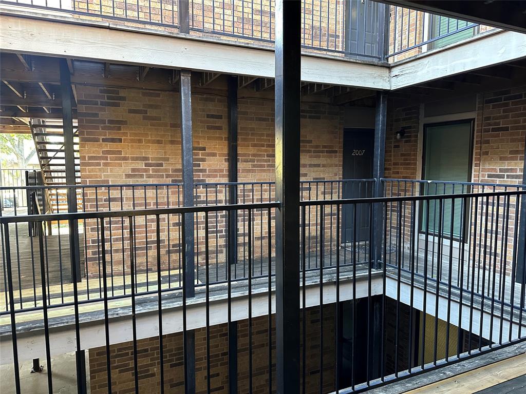 Oakhollow Condo - Residential