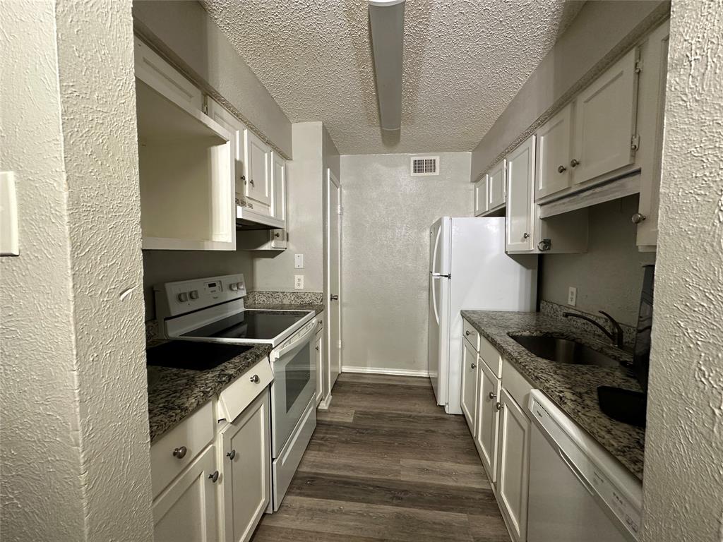 Oakhollow Condo - Residential