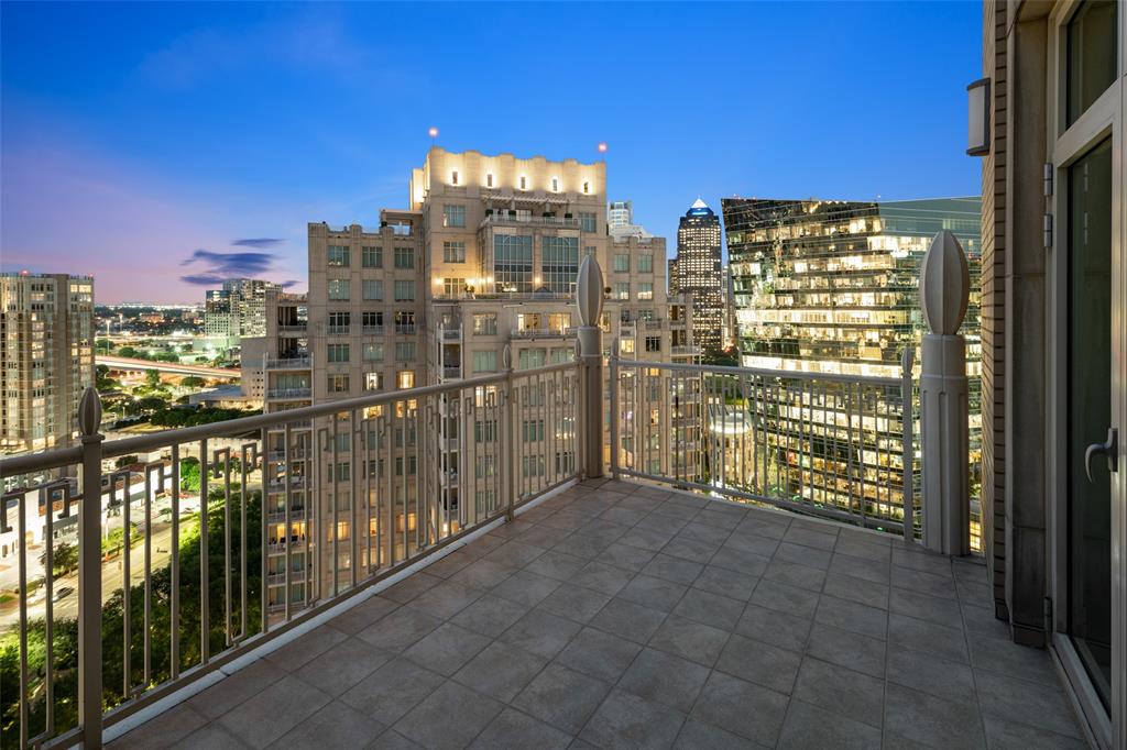 Tower & Regency Row Residences - Residential