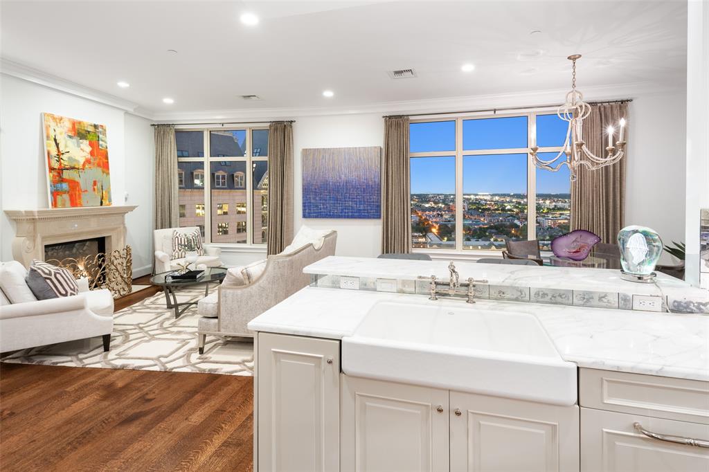 Tower & Regency Row Residences - Residential