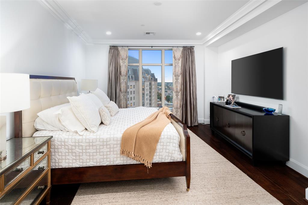 Tower & Regency Row Residences - Residential