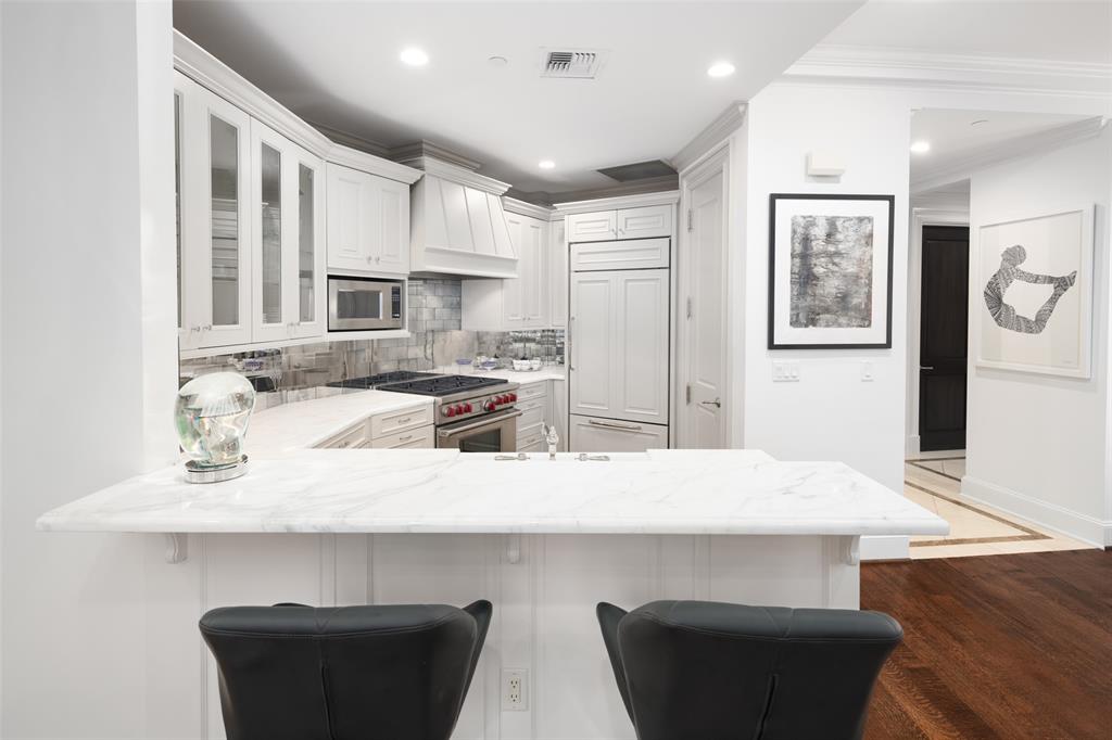 Tower & Regency Row Residences - Residential