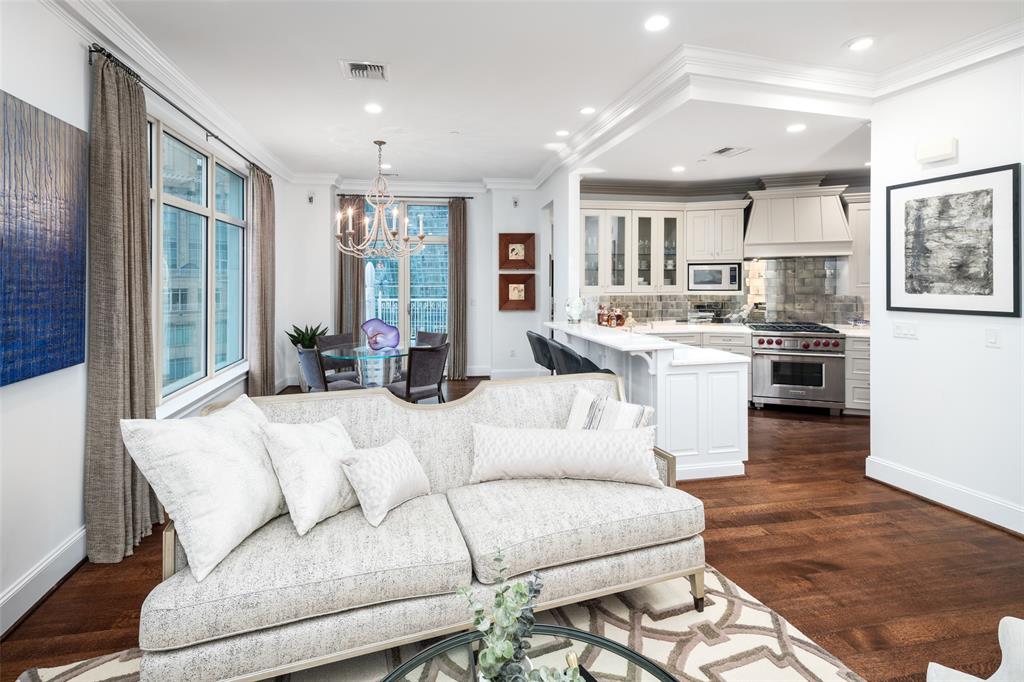 Tower & Regency Row Residences - Residential