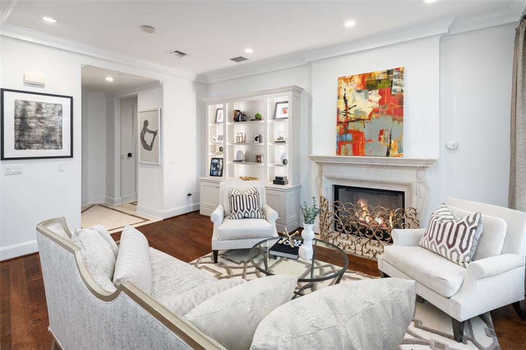 Tower & Regency Row Residences - Residential