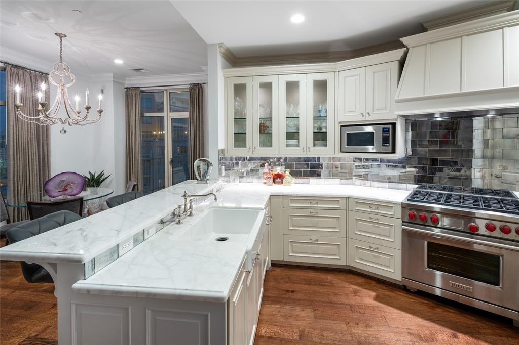 Tower & Regency Row Residences - Residential