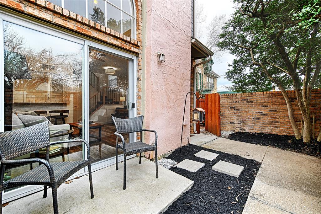 Carriage Place Condo On Marquita - Residential