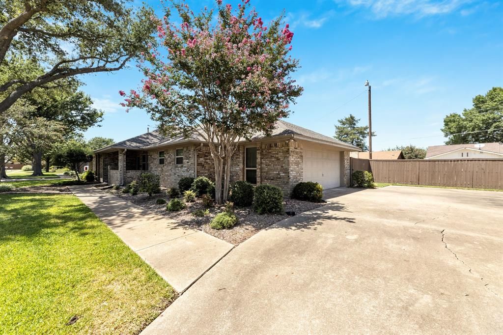Photo of 3401 Colonial Drive, Rowlett, TX 75088 (MLS # 21065154)