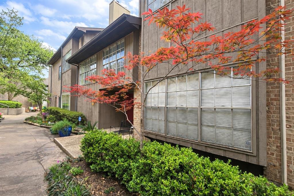 High Hollows Condo - Residential