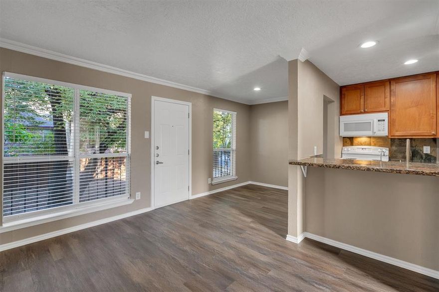 Steps from all that lowest Greenville Avenue has to offer! This second floor, 1 bedroom, 1 bathroom unit in Richmond Square is beautifully updated and is ready for its new resident! Gated complex with on-site laundry facilities available.