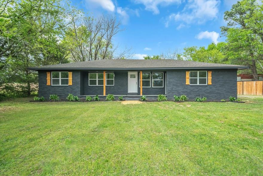 Located just minutes from downtown Canton, this property offers the perfect blend of convenience and country living. Enjoy the peace and privacy of a rural setting while still being close to shopping, dining, and the famous First Monday grounds. Whether you’re looking for a primary residence, weekend escape, or investment opportunity, this property provides room to spread out and make it your own. With easy access to major highways and all that Canton has to offer, the location makes commuting simple while preserving the charm of East Texas.