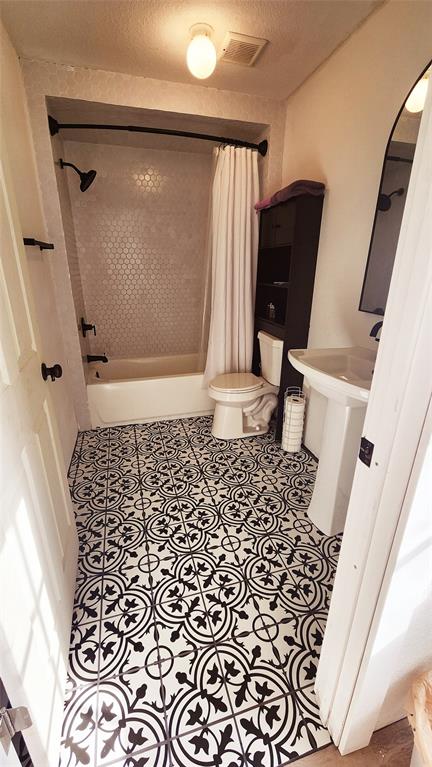 Club Lake Estate - Residential