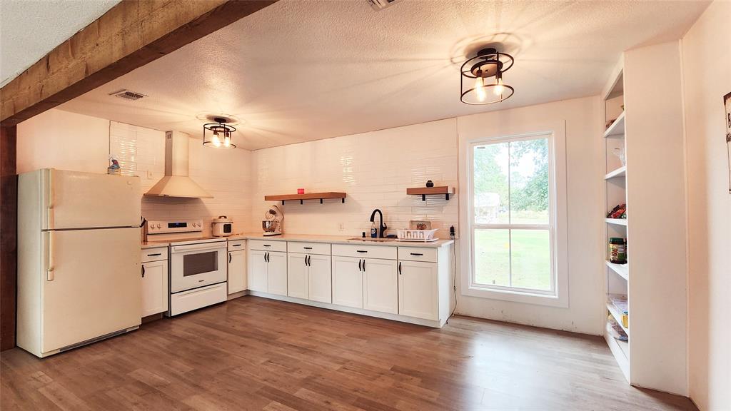 Club Lake Estate - Residential