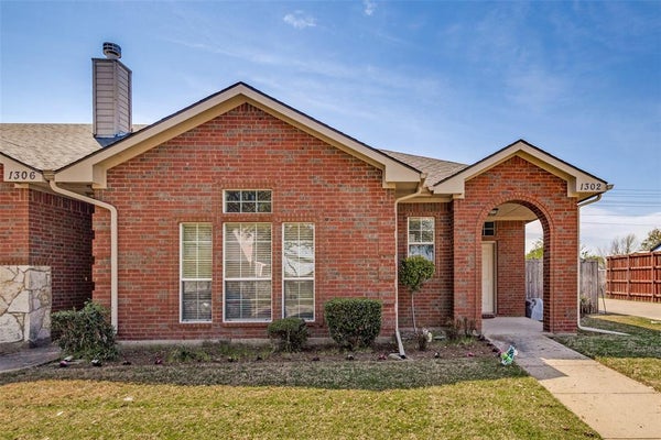 1302 POINSETTIA BLVD, DENTON, TX 76208 - Image f35b156d2ba7cc889e5ffe0d1ca2c47a/589141220