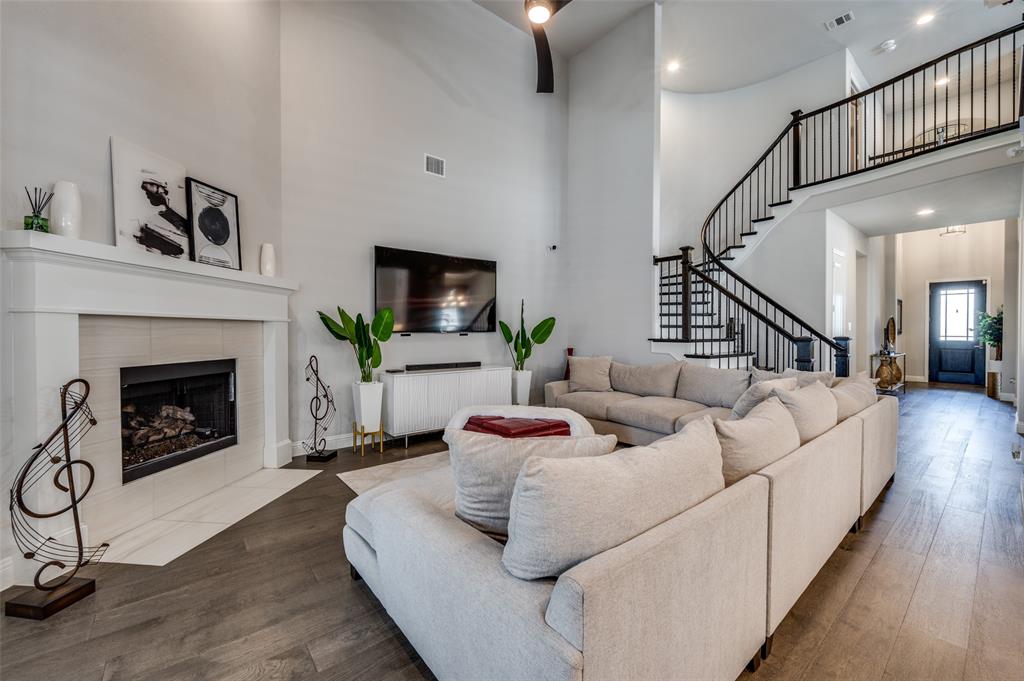 2921 Darcy