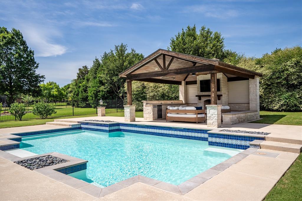 3225 Clubview Drive