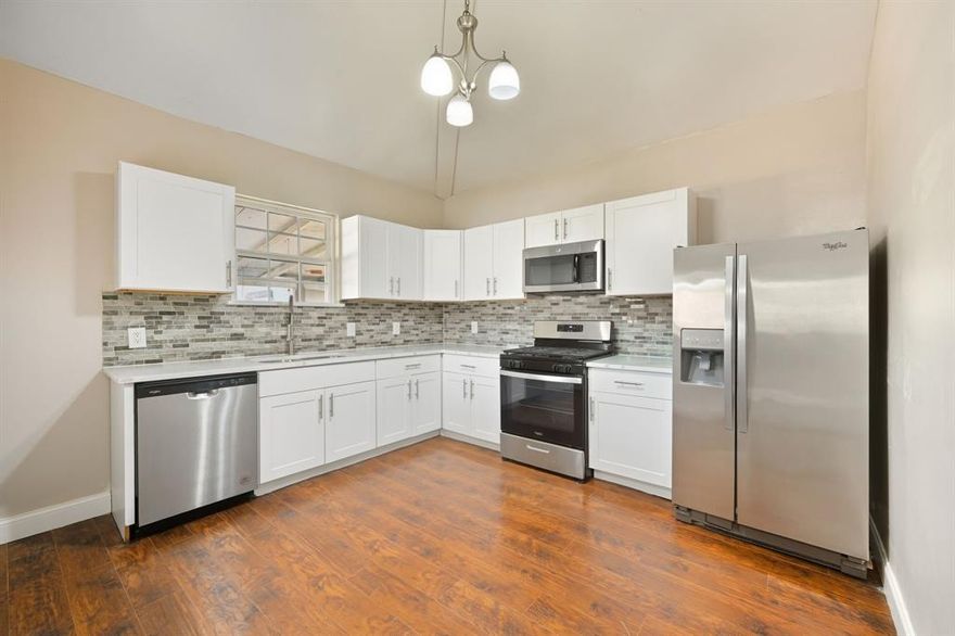 Beautifully updated 3 bed 2 bathroom house minutes away from Downtown Dallas!  Walking distance to the Dos Equis Pavillion and Cotton Bowl.  Updates include new kitchen cabinets, granite countertops, new roof,covered patio railins, siding, new LED lighting, new central heat and air, and more!