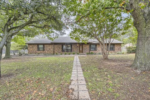 A home in Crowley