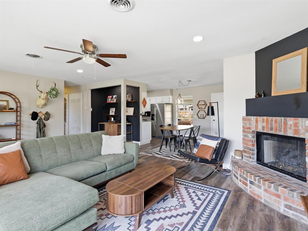 2613 W Rochelle Road