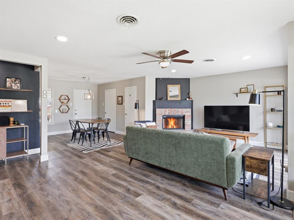 2613 W Rochelle Road