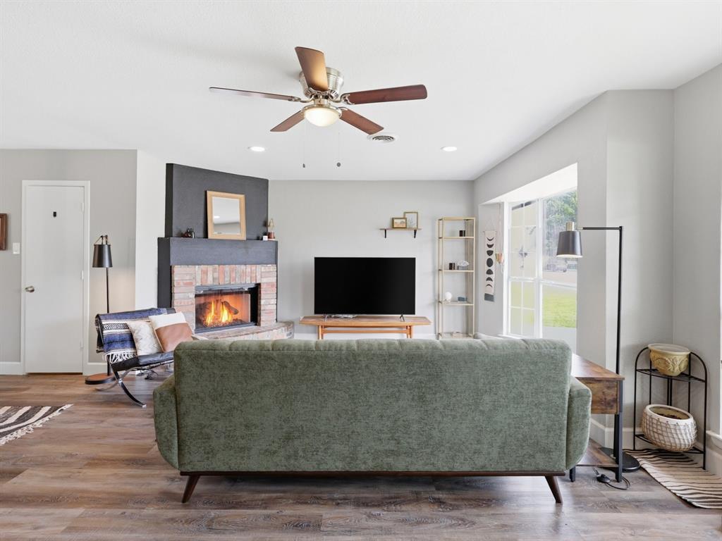 2613 W Rochelle Road